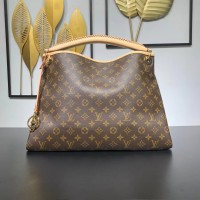 Louis Vuitton size: 41*19*31cm