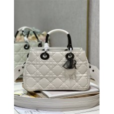 Dior LADY DIOR 95.22   31×31×11cm white