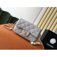 Chanel Classic flap 18cm pearl