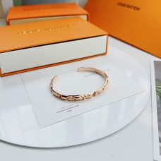 Louis Vuitton bracelet best replica size 17cm and 19cm 