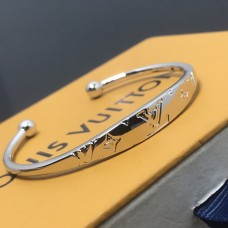 Louis Vuitton bracelet best replica size 17cm and 19cm 