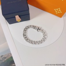 Louis Vuitton bracelet best replica size 17cm and 19cm 