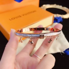 Louis Vuitton bracelet best replica size 17cm and 19cm 