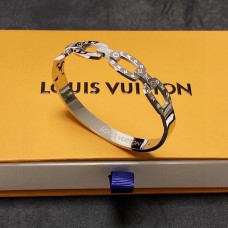 Louis Vuitton bracelet best replica size 17cm and 19cm 