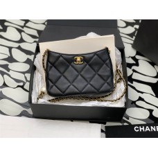 Chanel 24s Hobo pearl buckel 20cm