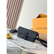 Louis Vuitton  Montsouris M83567  22*12*6CM 2024 New