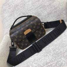 Louis Vuitton S-Lock M46688   size：22x18x8cm 2024 New