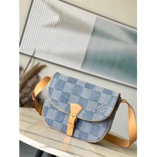 Louis Vuitton N40743  Montsouris 35 × 29 × 12 cm 2024 New