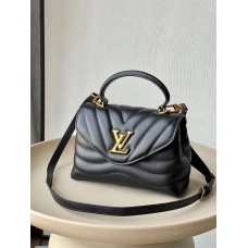 Louis Vuitton Hold Me M21720  size：23x15x10cm 2024 New