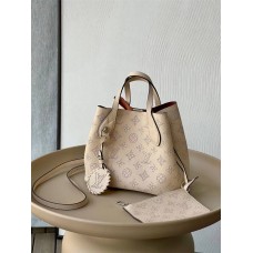 Louis Vuitton BLOSSOM M21909    size：20x20x12.5cm 2024 New