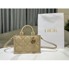 Dior Mini Book Tote 21.5 x 13 x 7.5 cm 2025 New