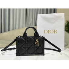 Dior Mini Book Tote 21.5 x 13 x 7.5 cm 2025 New