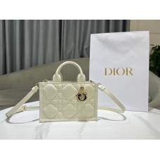 Dior Mini Book Tote 21.5 x 13 x 7.5 cm 2025 New