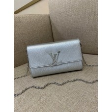 Louis Vuitton POCHETTE LOUISE M23358  size：22x14x5cm 2025 new 