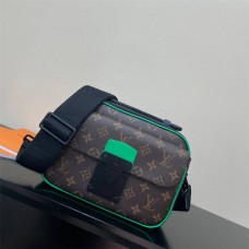 Louis Vuitton S LOCK M46246  size：22x18x8cm 2025 new 