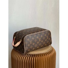 Louis Vuitton Dopp M44494 size：28x15x16.5cm 2025 new 