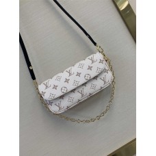 Louis Vuitton WALLET ON CHAIN IVY M83091  size：23.5x12x4.3cm 2025 new 